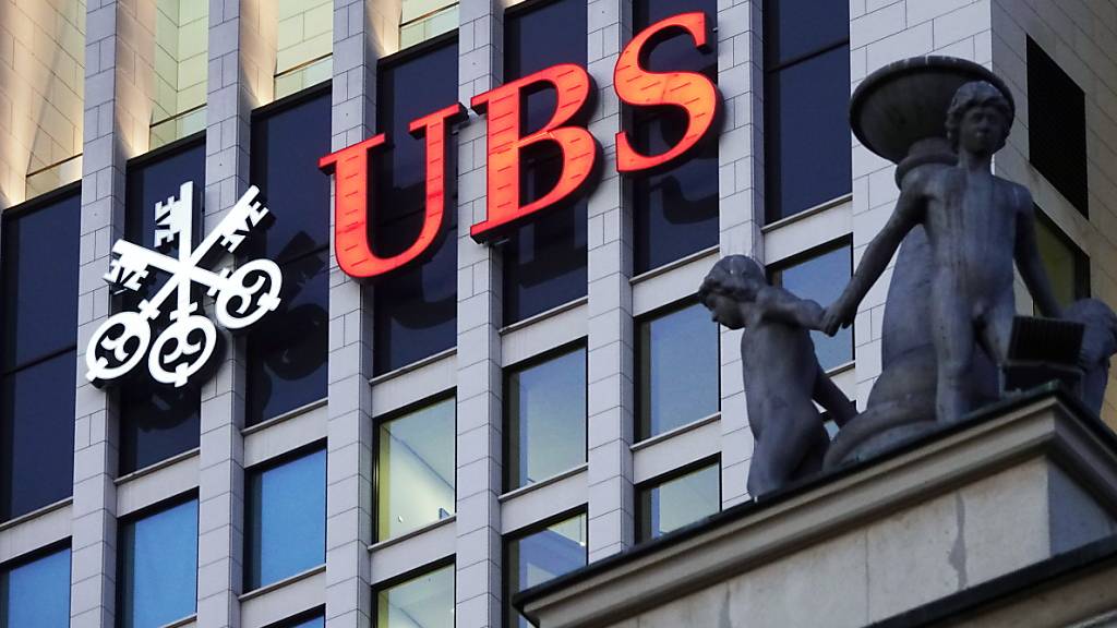 UBS belohnt Mitarbeitende für gutes Geschäftsergebnis mit höheren Boni. (Archiv)