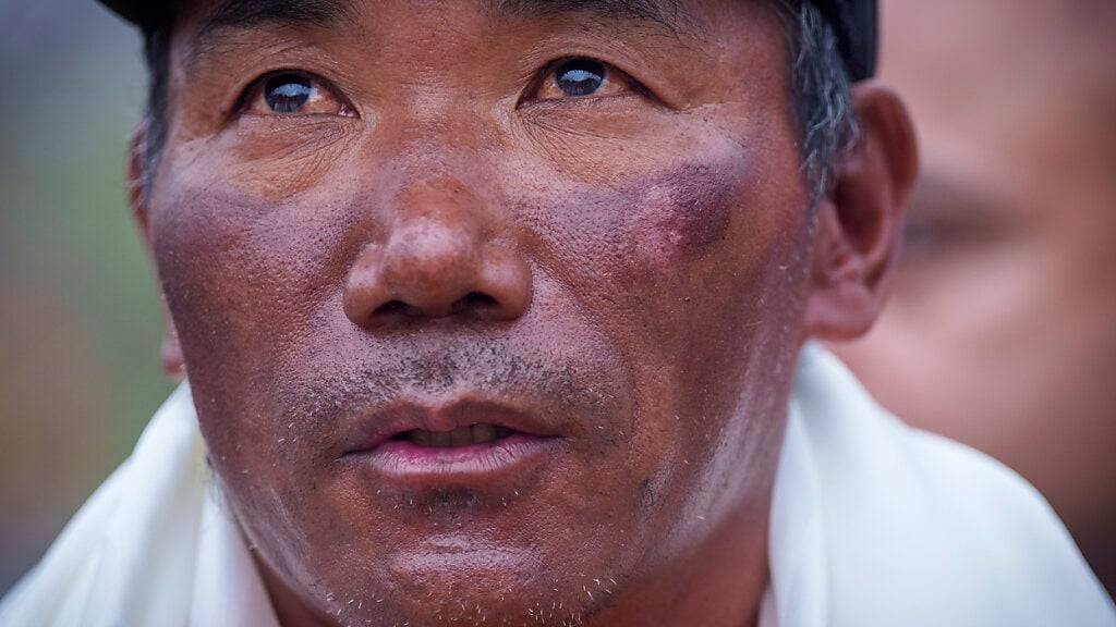 Nepalesischer Bergführer besteigt Mount Everest zum 29. Mal