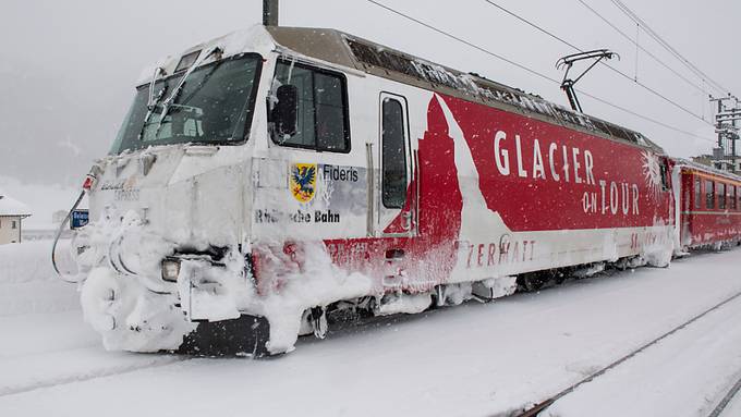 Starker Schneefall: Bahnverkehr in Graubünden unterbrochen