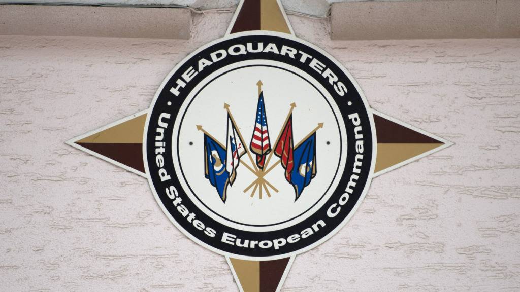 ARCHIV - Das Emblem des United States European Command (EUCOM), aufgenommen am 03.05.2016 in den Patch Barracks in Stuttgart (Baden-Württemberg) nach dem Kommandowechsel des United States European Command (EUCOM) in Stuttgart. Foto: Marijan Murat/dpa