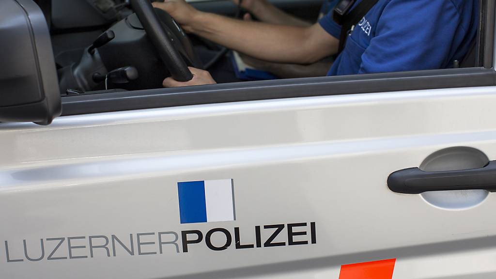 Die Polizei hat in Luzern zu einem Unfall auf der Adligenswilerstrasse ausrücken müssen. (Symbolbild)