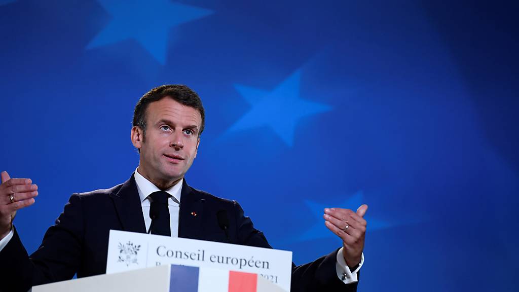 Frankreichs Präsident Emmanuel Macron spricht bei einer Pressekonferenz. Foto: John Thys/Pool AFP/AP/dpa