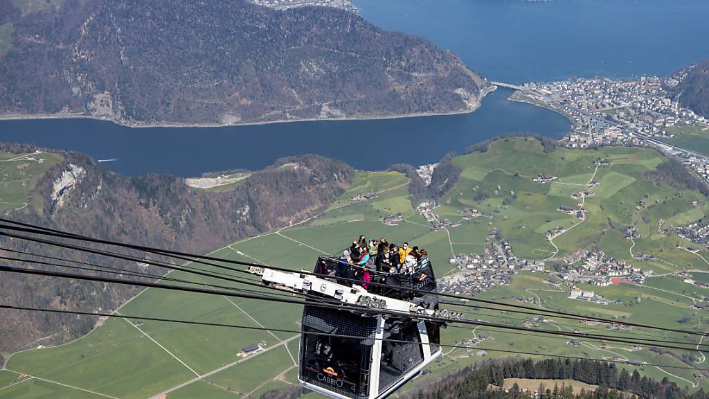 Schweizer Seilbahnen wie hier am Stanserhorn hoffen im Sommer auf viele einheimische Gäste. Denn aus Übersee werden in der Schweiz nach wie vor kaum Touristen erwartet.(Archivbild)