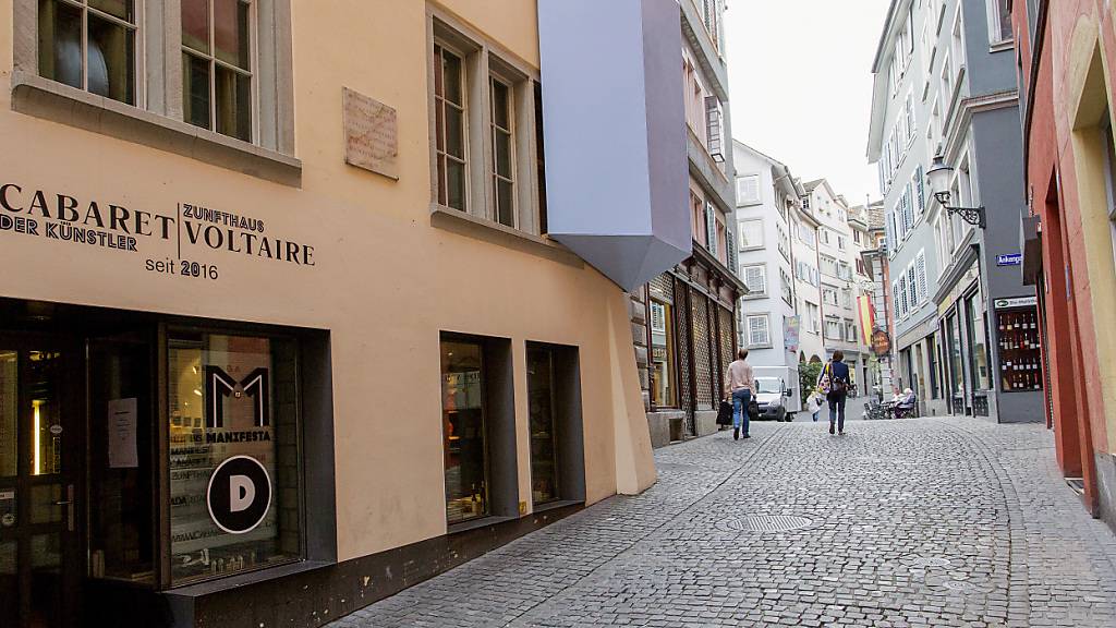 Letzte Woche wurden mehrere Galerien und das Cabaret Voltaire mit anti-israelischen Parolen beschmiert. Der Zürcher Stadtrat verurteilt diese Taten jetzt scharf. (Archivbild)