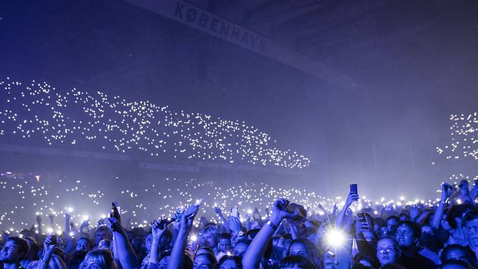 Ohne Corona-Auflagen: 50 000 Zuschauer bei Konzert in Kopenhagen