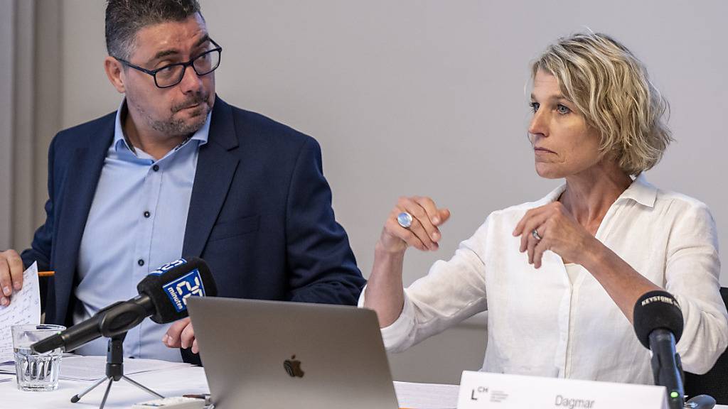 Genug vom Personalmangel: LCH-Zentralpräsidentin Dagmar Rösler und David Rey, Präsident der Westschweizer Lehrergewerkschaft, vor den Medien in Bern.