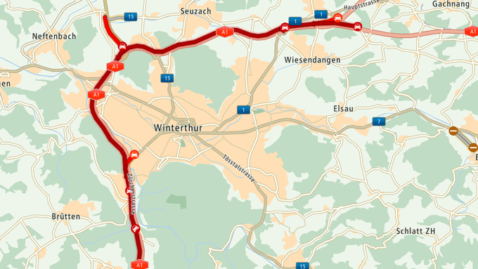 Kilometerlanger Stau nach Unfall mit vier Autos