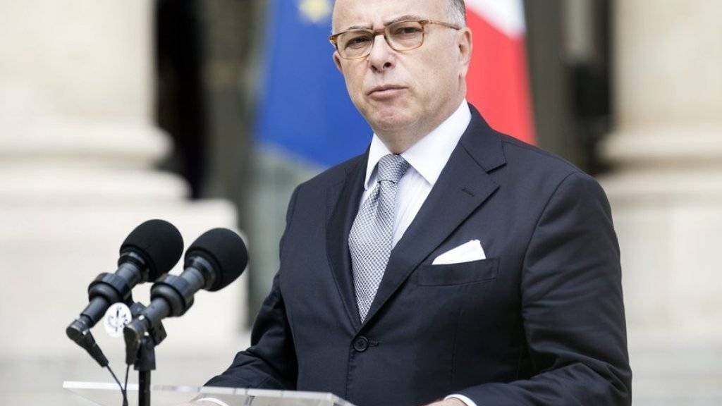 Frankreichs Innenminister Bernard Cazeneuve kündigte die Neuorganisation der Islam-Institutionen an. (Archivbild)