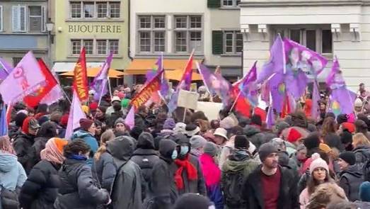 Unbewilligte Demos in Zürich: Teilnahme soll straffrei sein