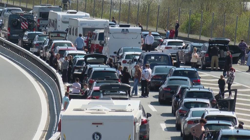 Stauprognose: 20 Kilometer Stau am Gotthard am Pfingstsamstag