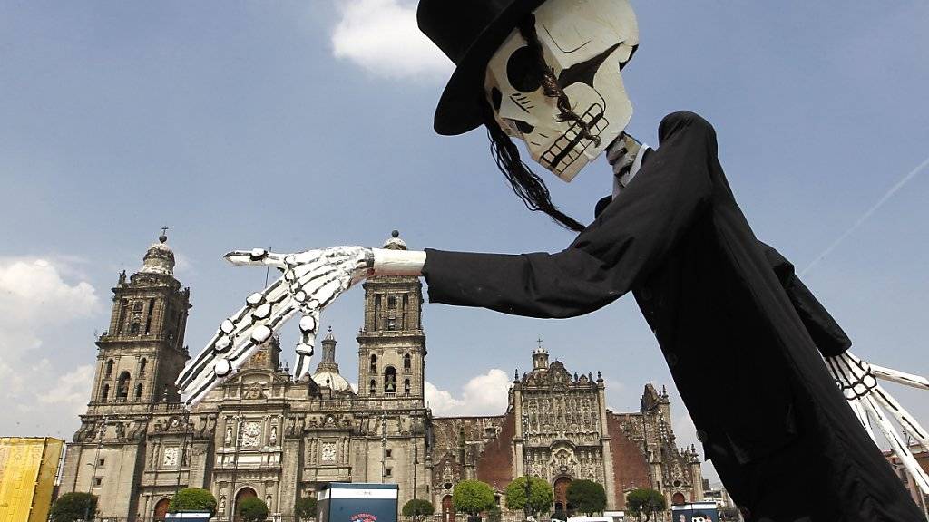 Das Skelett gehört dazu: Der Tag der Toten ist in Mexiko einer der wichtigsten Feiertage, an dem der Verstorbenen gedacht wird.