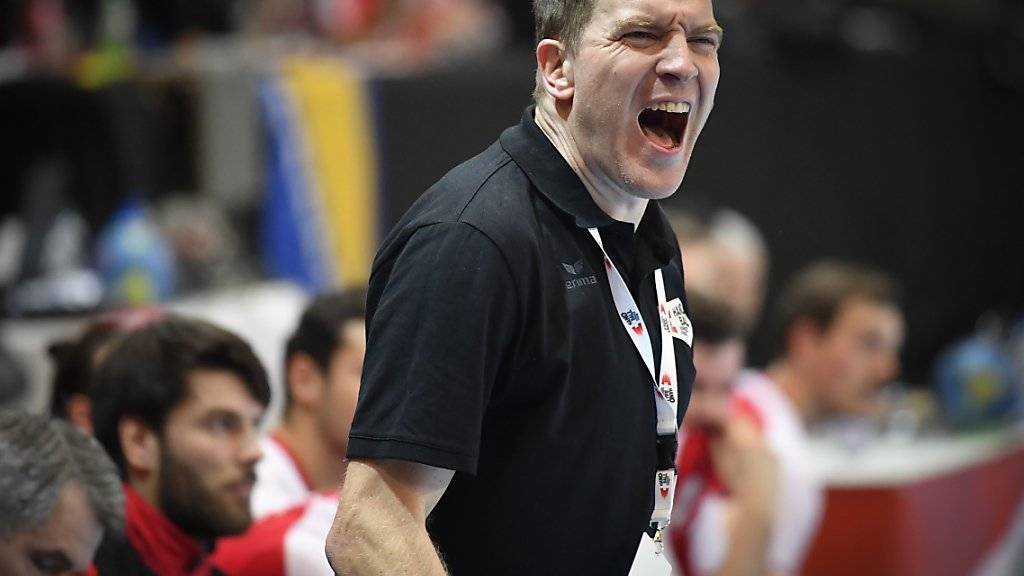 Handball-Nationaltrainer Michael Suter treibt sein Team an