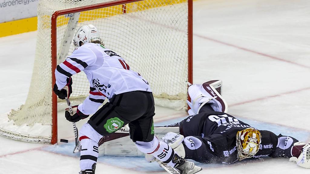 Schuss ins Glück: Lausannes Lauri Pajuniemi bezwingt Servette-Goalie Robert Mayer zum entscheidenden 3:2