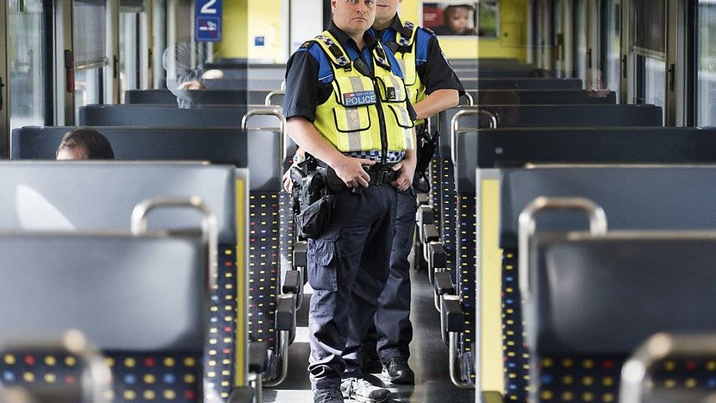 Die Patrouillen der Bahnpolizei sind laut SBB intensiviert worden. Zugbegleiter sollen deshalb künftig nicht mehr von Sicherheitsleuten der «Securitas» begleitet werden (Archivbild)
