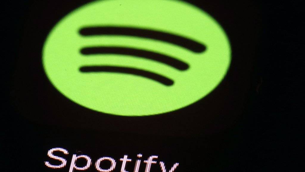 Der Musikstreaming-Dienst Spotify hat im ersten Quartal die Marke von 100 Millionen zahlenden Abo-Kunden geknackt. Trotzdem schreiben die Schweden nach wie vor rote Zahlen.(Archivbild)
