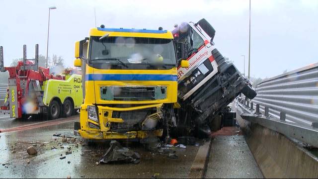 LKW-Unfall legt A3-Westumfahrung lahm