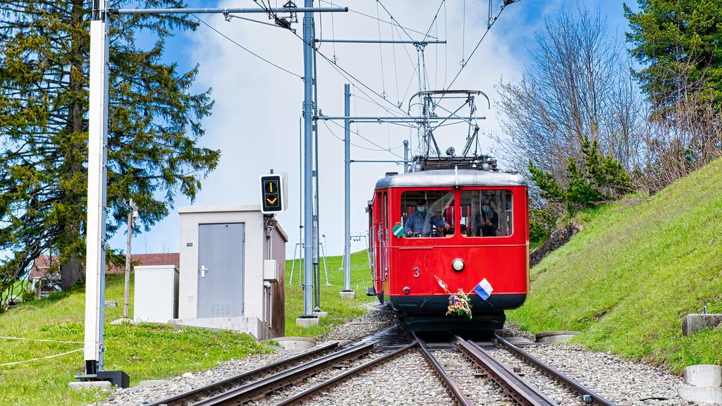 Fünf historische Fahrzeuge der Rigi Bahnen suchen neue Besitzer