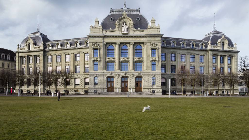 Kürzungen bei den Bildungsausgaben seien kurzsichtig und unsozial, argumentieren Vertreterinnen und Vertreter des Schweizerischen Hochschulen. (im Bild das Hauptgebäude der Universität Bern, 2025)