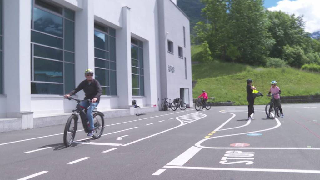 Kurse für Seniorinnen und Senioren in Uri sollen E-Bike-Unfälle eindämmen