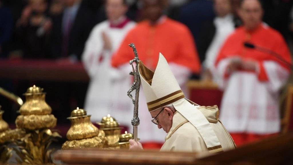 Der Papst hat neue Kardinäle ernannt. Bei einer Messe im Petersdom in Rom bedauerte das Oberhaupt der katholischen Kirche die zunehmende Polarisierung in der Gesellschaft.