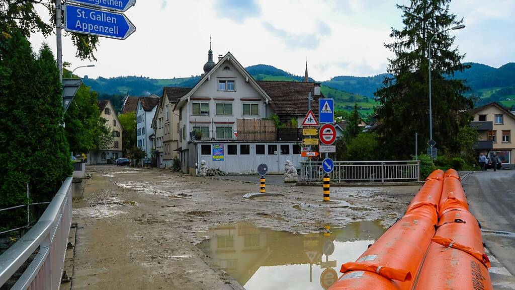 Zu den Massnahmen gegen die Folgen des Klimawandels gehören im Kanton St. Gallen Vorbereitungen auf künftige Hochwasser. (Archivbild)