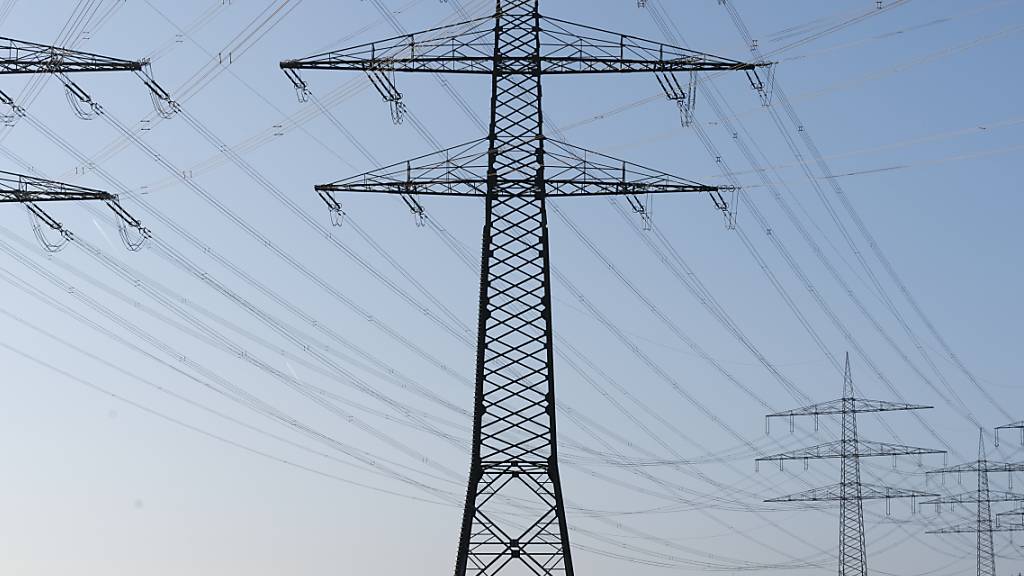 Der Stromverbrauch in der Schweiz ist gesunken: Im Jahr 2023 wurden hierzulande 1,7 Prozent weniger Strom verbraucht als im Jahr zuvor. Die Elektrizitätsproduktion stieg laut Bundesamt für Energie zudem um 13,5 Prozent und erreichte einen neuen Rekordwert. (Symbolbild)