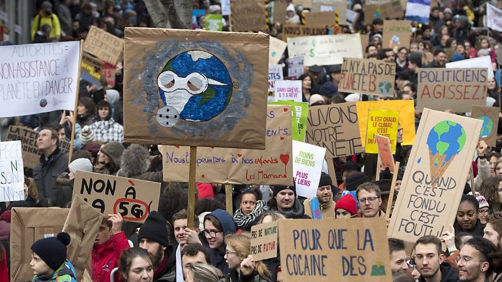 Der Klimastreik der Jungen wurde am Dienstag von zahlreichen Rednern im Waadtländer Kantonsparlament als Fingerzeig für eine aktivere Umweltpolitik verstanden. (Archivbild).
