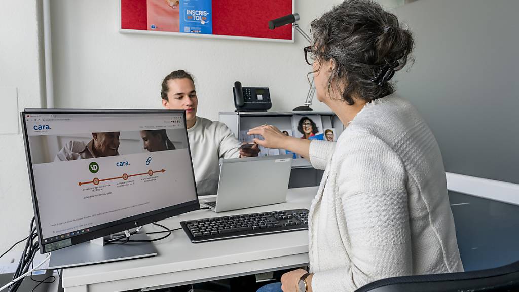 Zentrale oder dezentrale Verwaltung für das Elektronische Patientendossier? Gestellte Anmeldung bei dem Dossier durch eine Patientin. (Archivbild)