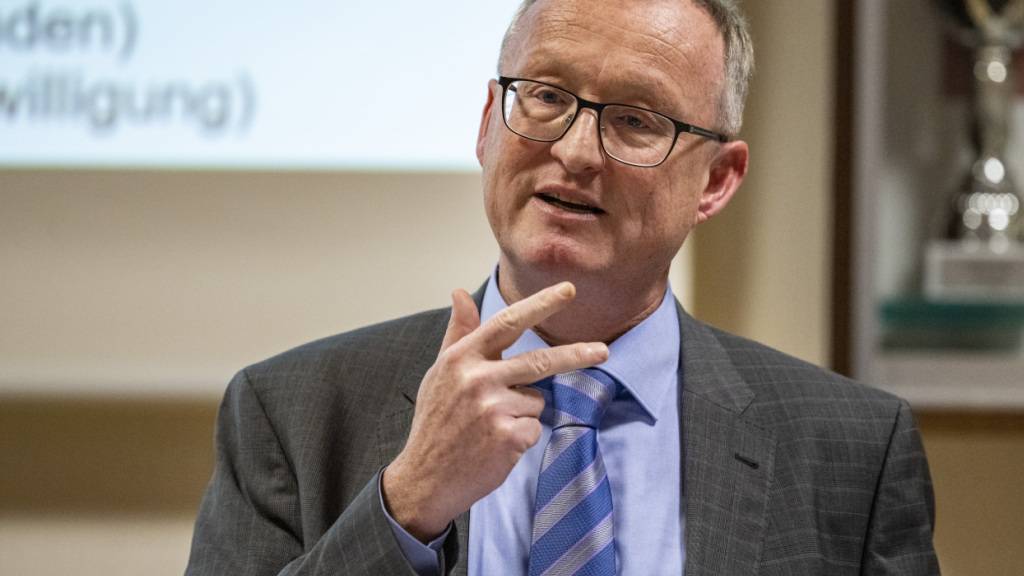 Der Schwyzer Finanzdirektor Herbert Huwiler (SVP) geht für das Rechnungsjahr 2026 von einem besseren Abschluss aus als geplant.