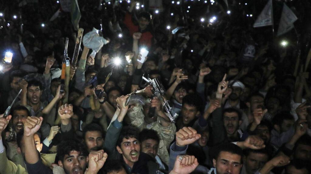 Anhänger der Huthi protestieren im Jemen. Foto: Osamah Abdulrahman/AP/dpa/Archivbild