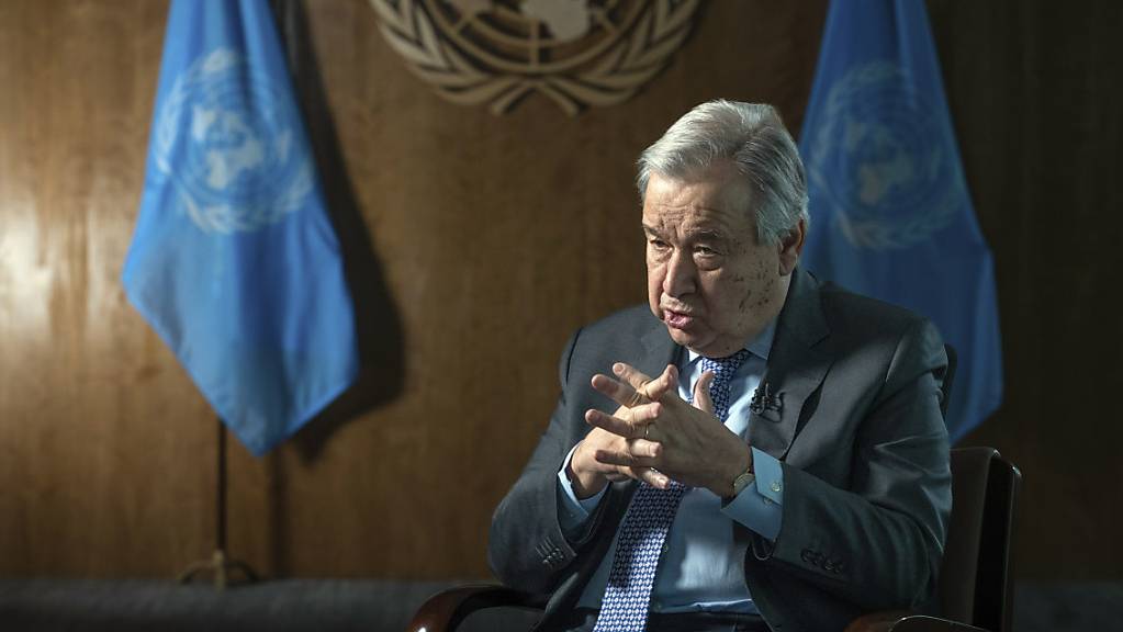 UN-Generalsekretär António Guterres spricht während eines Interviews im UN-Hauptquartier. Foto: Robert Bumsted/AP/dpa