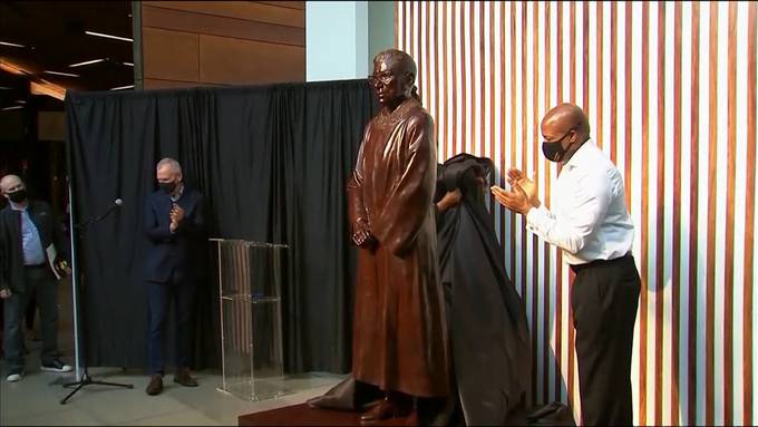 Statue von Ruth Bader Ginsburg in New York enthüllt