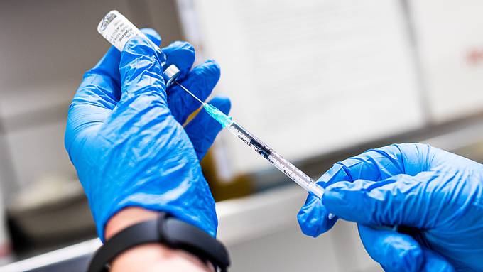 Swissmedic startet Prüfung eines Pfizer-Impfstoffs