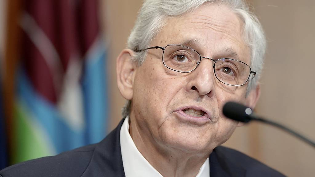 ARCHIV - Merrick Garland, Justizminister der USA, spricht während einer Pressekonferenz über die laufenden Bemühungen zur Bekämpfung der Gewaltkriminalität in Städten der USA. Foto: Mariam Zuhaib/AP/dpa