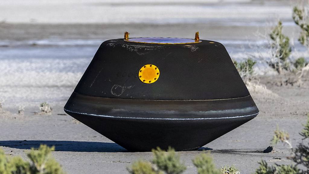 Rund vier Monate nachdem die Sonde «Osiris-Rex» eine Geröllprobe des Asteroiden Bennu auf die Erde abgeworfen hat, haben Wissenschaftler der US-Raumfahrtbehörde Nasa den Behälter endlich öffnen können. (Archivbild)