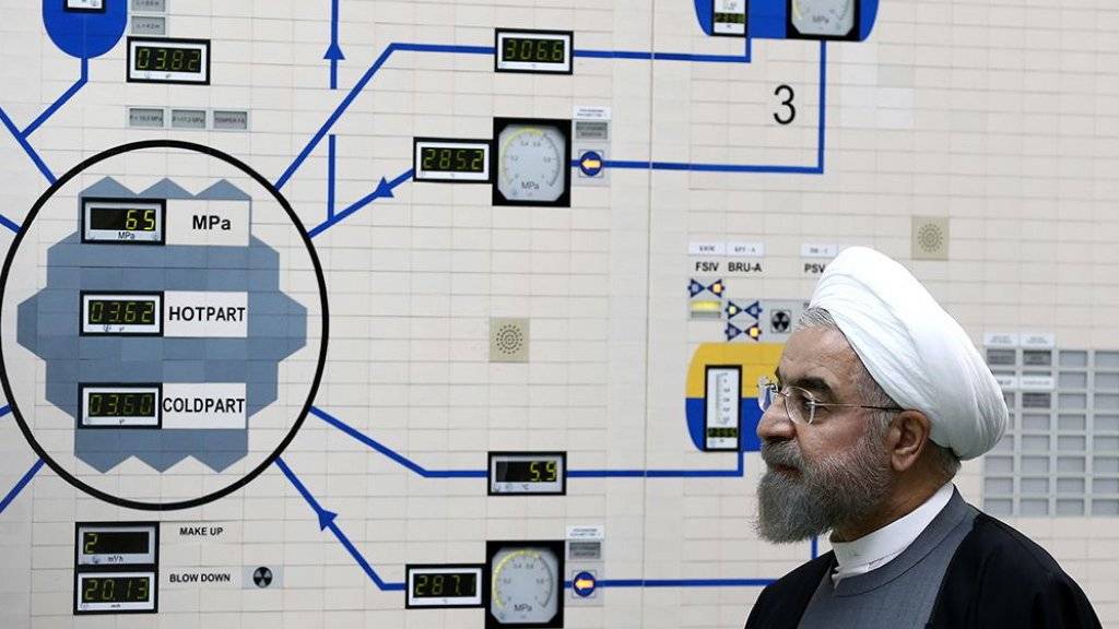 Der iranische Präsident Hassan Ruhani beim Besuch einer Atomanlage in Bushehr. (Archivbild)