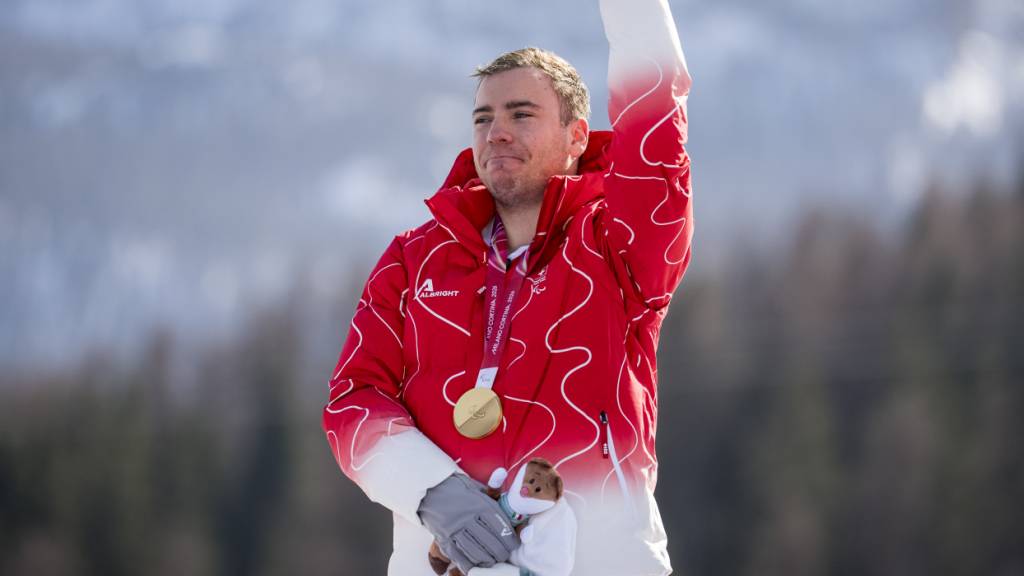 Robin Cuche gewinnt Gold in der Abfahrt