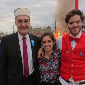 Bundesrat Guy Parmelin schwätzled mit Maximilian auf Deutsch und lädt ihn evtl. ins Bundeshaus ein