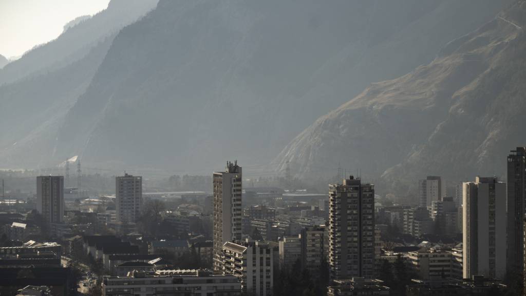 Zwei Verletzte nach Zusammenprall von Bus und Auto in Chur