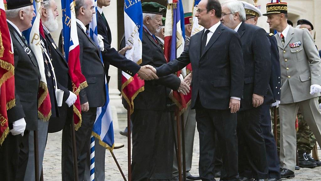 Frankreichs Präsident François Hollande beim Treffen in Paris mit Veteranen des Algerienkriegs