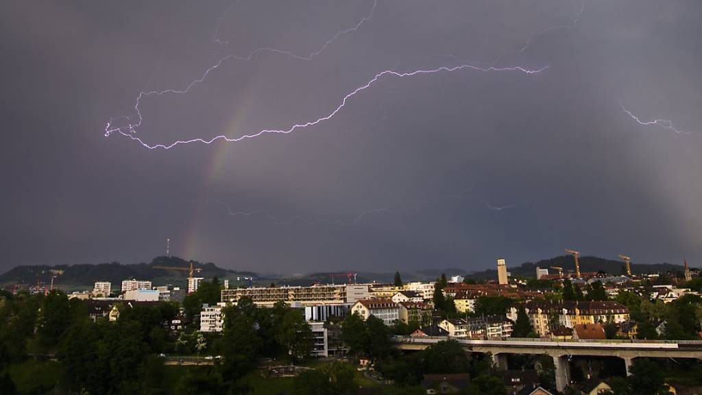 Bis zum Wochenende wird Bern durch Gewitter abgekühlt. (Bild: Stadt Bern am 26. Mai 2018)
