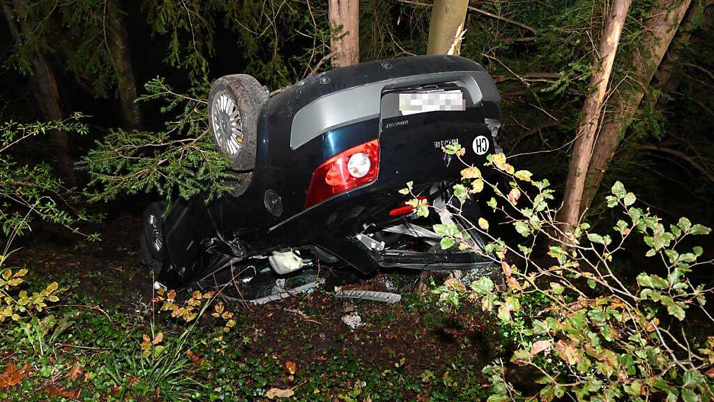 Alkoholisierte Lenkerin (19) baut in Flawil Selbstunfall