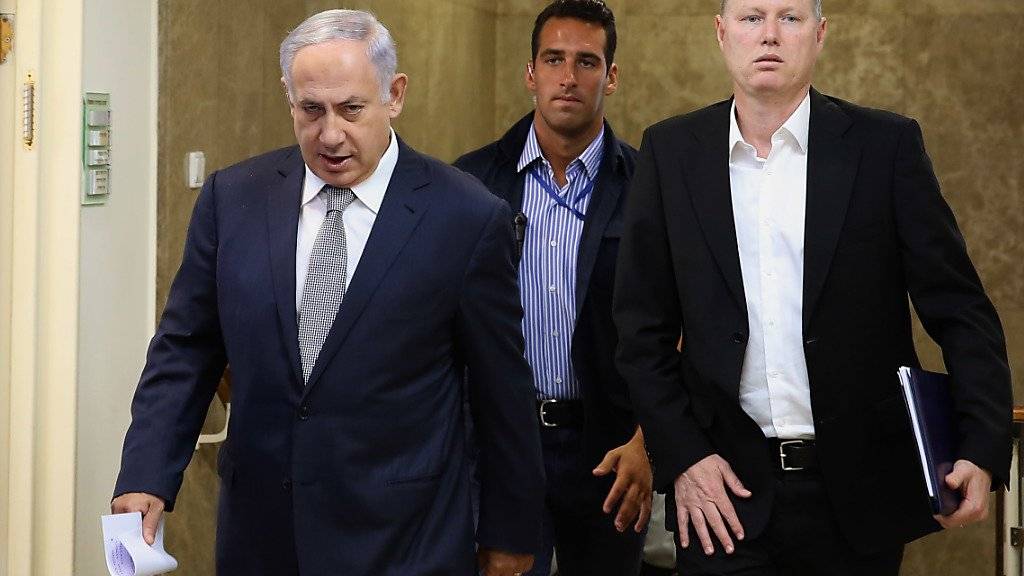 Israels Regierungschef Netanjahu vor einer Kabinettssitzung: Aus dem US-Aussenministerium ertönte scharfe Kritik an der Genehmigung der Regierung für über 500 neue Siedlerwohnungen in Ostjerusalem. (Archivbild)