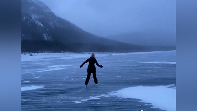 Tiktokerin «schwebt» über kanadischen Kananaskis-See