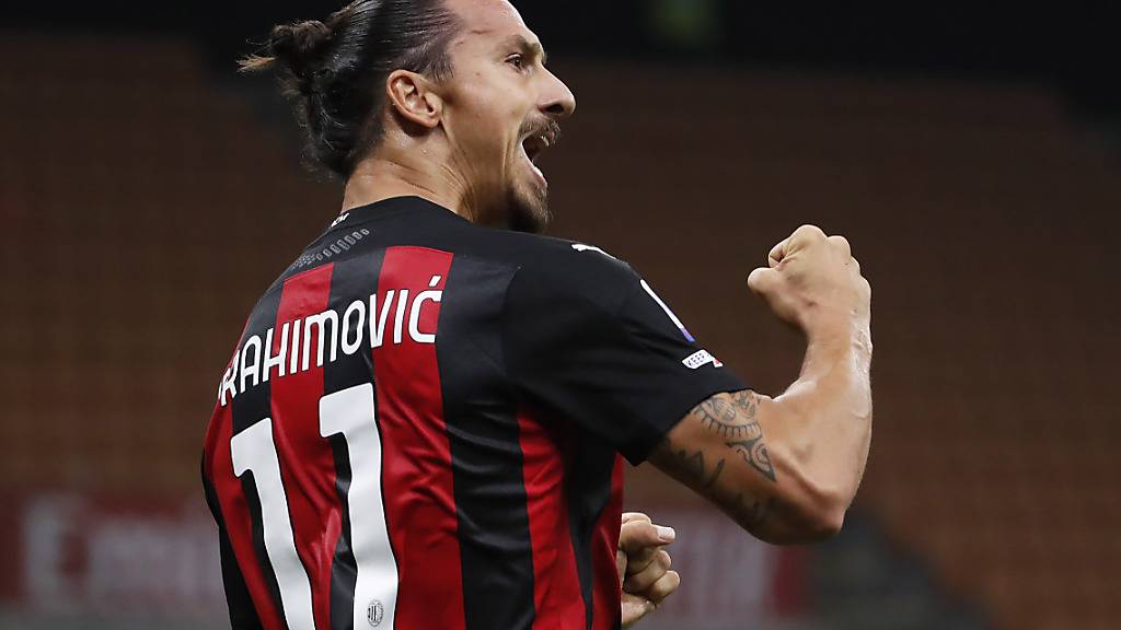 Zlatan Ibrahimovic lässt sich beim 2:0-Sieg von Milan gegen Bologna als Doppeltorschütze feiern