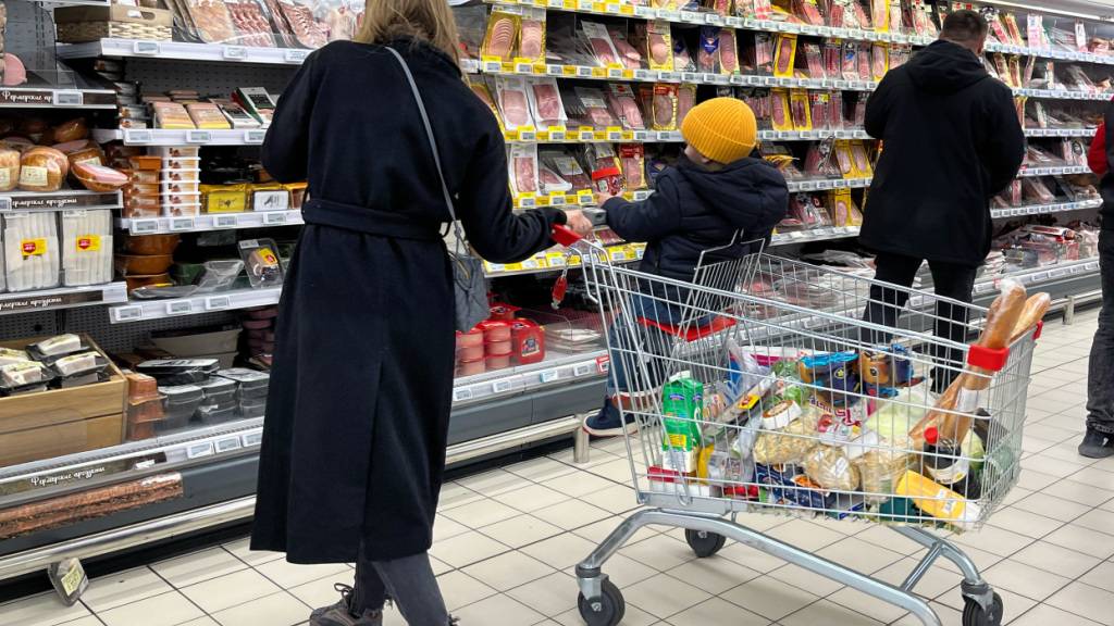 ARCHIV - Supermarkt im Aviapark-Einkaufszentrum in Moskau. Foto: ---/dpa