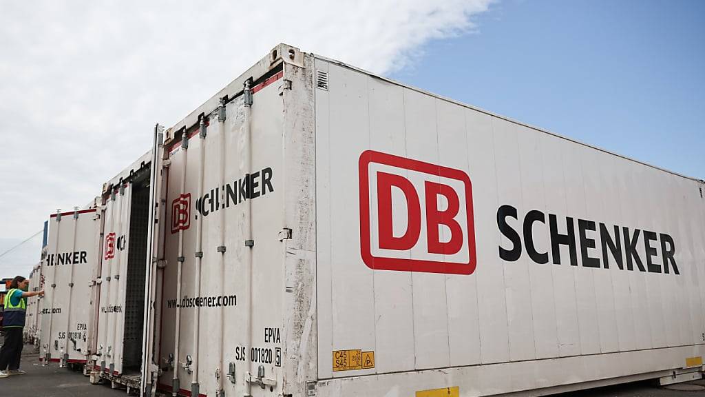 ARCHIV - DSV übernimmt die Logistik-Tochter der Deutschen Bahn, DB Schenker, für 14,3 Milliarden Euro. Foto: Christian Charisius/dpa