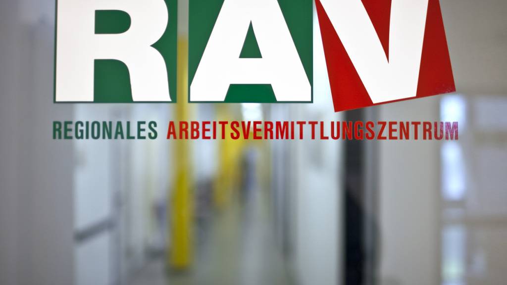 Die Regionalen Arbeitsvermittlungszentren (RAV) im Kanton St. Gallen seien nur auf dem digitalen Weg erreichbar, wird in einem neuen Vorstoss kritisiert. (Archivbild)
