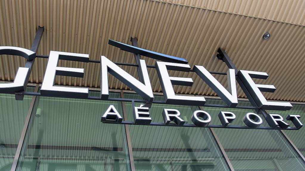 Am Genfer Flughafen werden rund 20 Stellen abgebaut. (Archivbild)