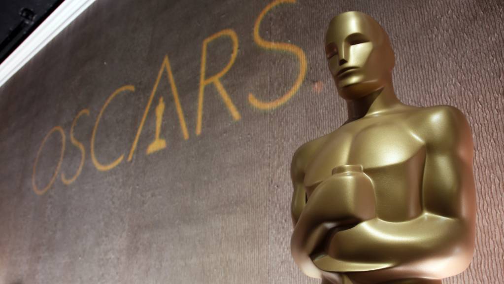 Eine große Oscar-Statuette steht bei den 88. Academy Awards Nominees Luncheon.